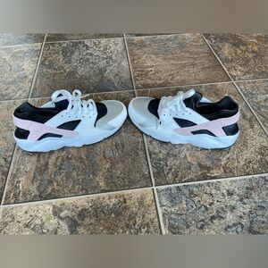 Nike Huarache Run- White/Pink/Grey, Big Kid’s Size 7Y